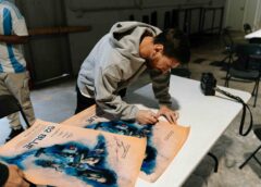 मेस्सी से मिलने का सपना हुआ सच: ‘52 ब्लू’ के पोस्टर पर साइन, एक छोटे सपने को मिली वैश्विक पहचान