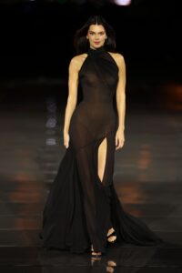Kendall Jenner at L’Oréal Paris Le Défilé 2026 in Paris wearing a Rosy Nude Glam beauty look